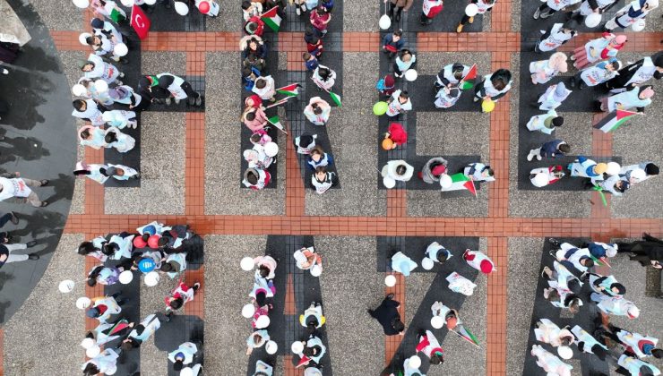 Bursa’da 5 bin çocuk, Filistin İçin 1,5 km’lik sevgi zinciri oluşturdu