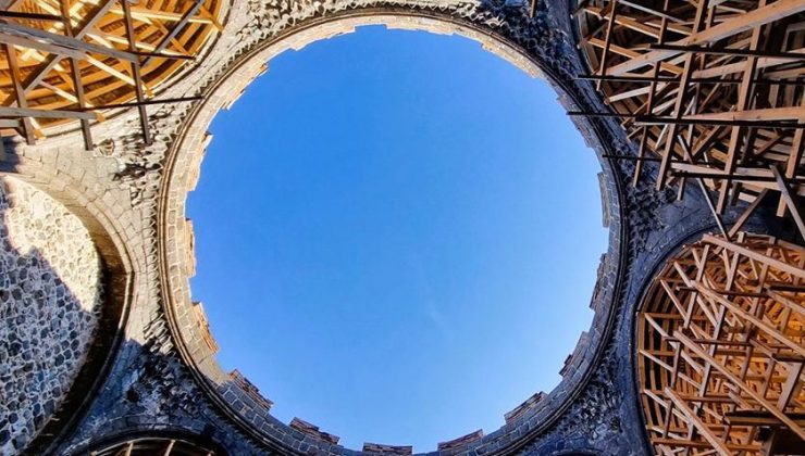 Depremde ağır hasar alan 1600 yıllık kilise için harekete geçildi