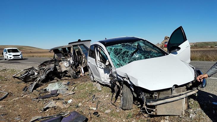 Diyarbakır’da korkunç kaza: 2 ölü, 1 yaralı