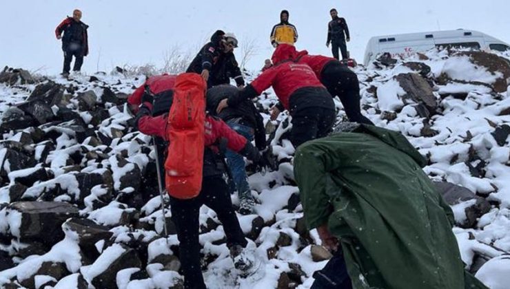 Kars’ta fırtına ve kar, etkili oldu! Çobanlar yollarını kaybetti