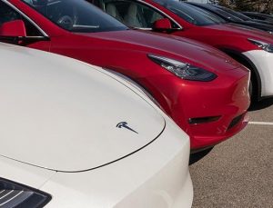 Tesla fabrikasında can pazarı! Robot mühendise saldırdı… Ortalık kan gölüne döndü