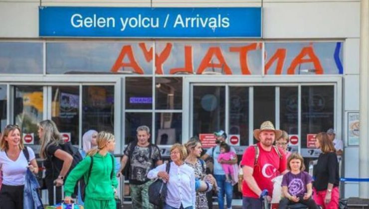 Antalya’da tüm zamanların turist rekoru kırıldı