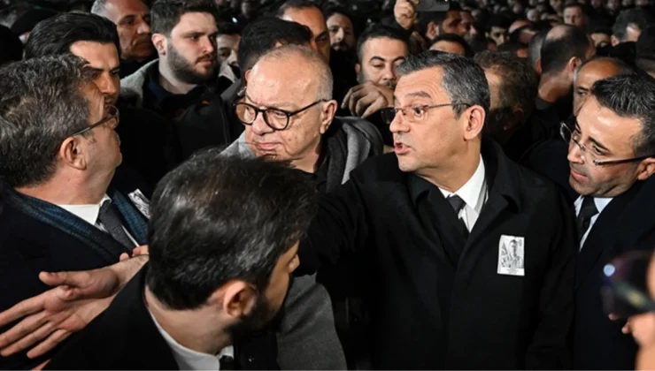 CHP Genel Başkanı Özel’e şehit cenazesinde tepki! "Özgür dışarı" sloganları atıldı