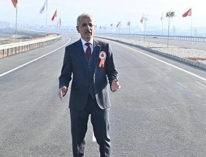 Bakan Uraloğlu açıkladı: Akıllı yollar geliyor