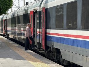 Mersin-Adana demiryolu hattında YHT molası