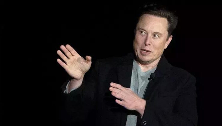 Musk sürücüsüz taksi modeli için tarih verdi