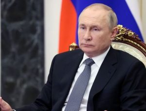 Putin: Ekonomimiz üçüncü çeyrekteki yavaşlamaya rağmen büyüdü