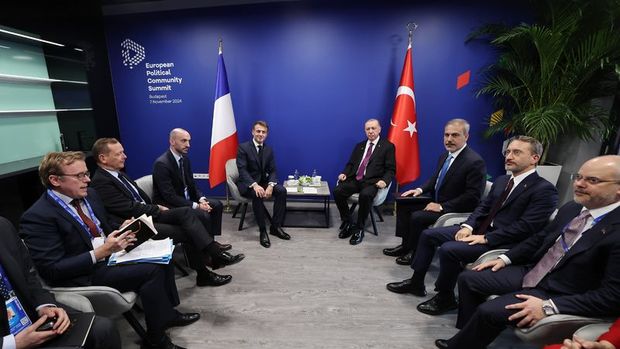 Erdoğan, Fransa Cumhurbaşkanı Macron ile bir araya geldi