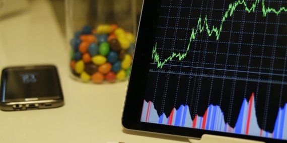 Brent petrol, ABD petrol stoklarındaki daralma nedeniyle yükseliyor