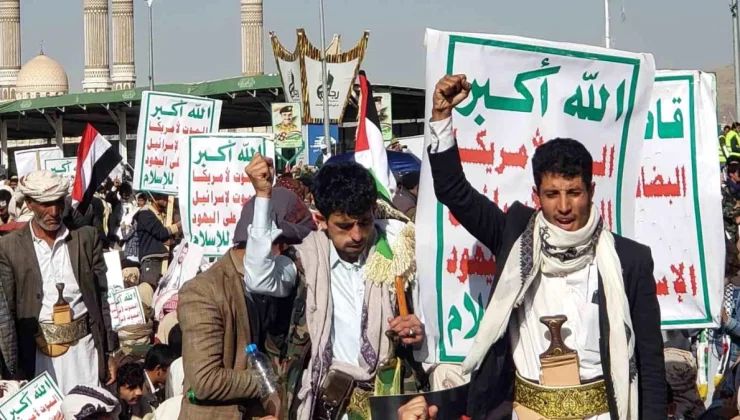 Yemen’de binlerce kişi ABD ve İngiltere’nin saldırılarını protesto etti