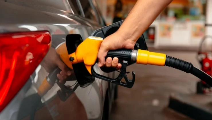 Araç sahiplerine güzel haber! Benzine 1 lira 80 kuruş, motorine ise 1 lira 20 kuruş indirim geliyor