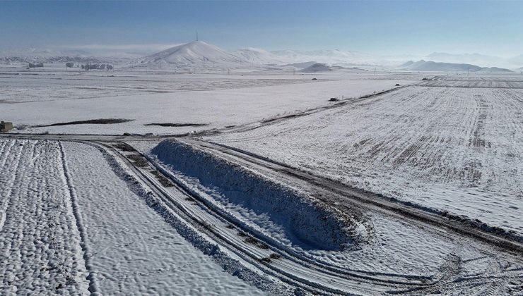 Sivas’ta 60 bin ton şeker pancarı kar altında kaldı