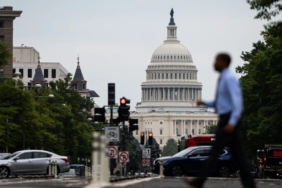 Federal çalışanlar, kapanma sonrası ücretsiz izne gönderiliyor.