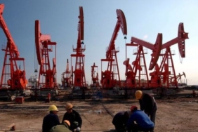 Petrol, artan arz kaygıları nedeniyle geriliyor.