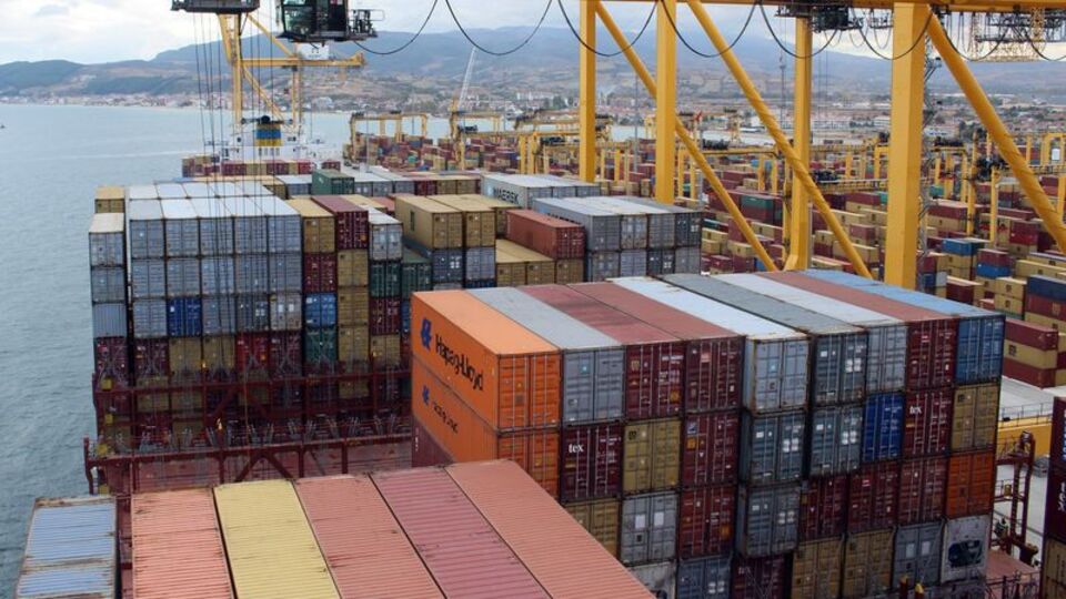 Ekim ayında dış ticaret açığı 7,4 milyar dolara çıktı.