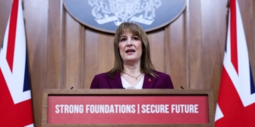 Gelir vergisi artışı planı İngiltere'de rafa kaldırıldı.