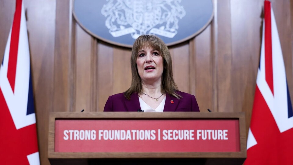 Gelir vergisi artışı planı İngiltere'de rafa kaldırıldı.