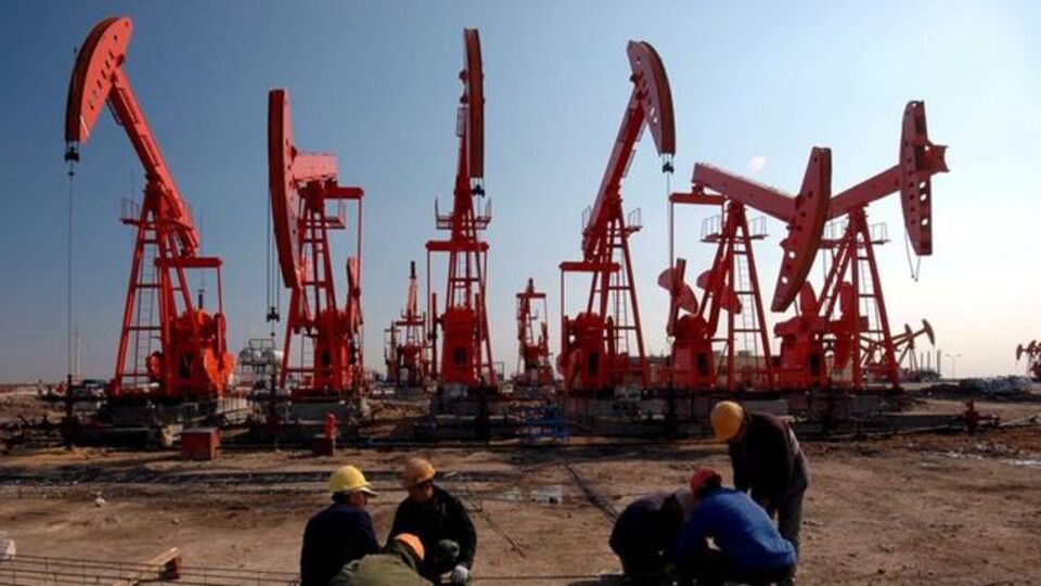 OPEC raporu öncesi petrol fiyatları sabit kalıyor.