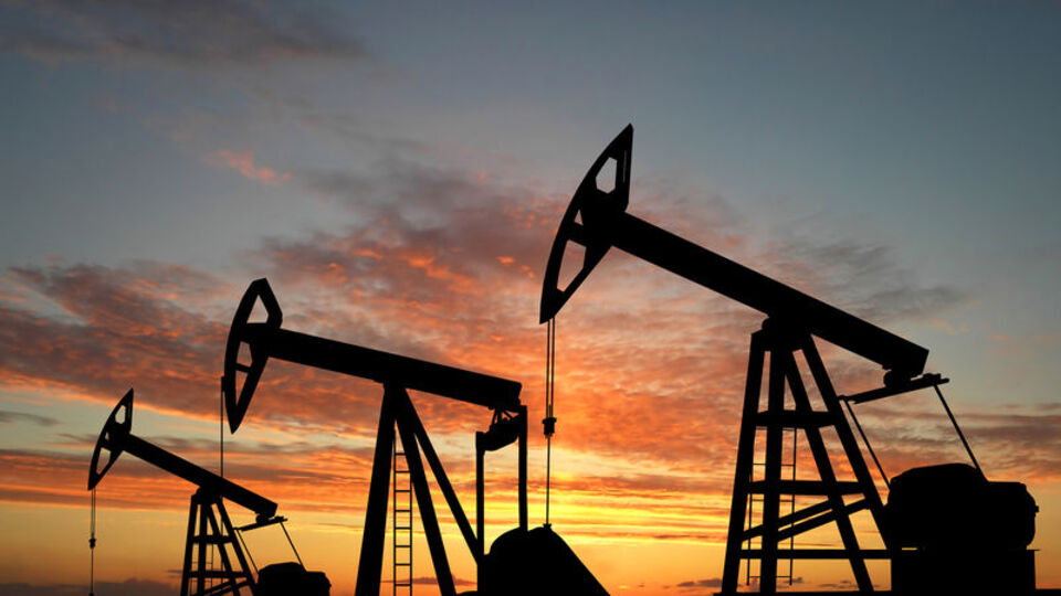 Petrolün satışı düşüşle geriledi.